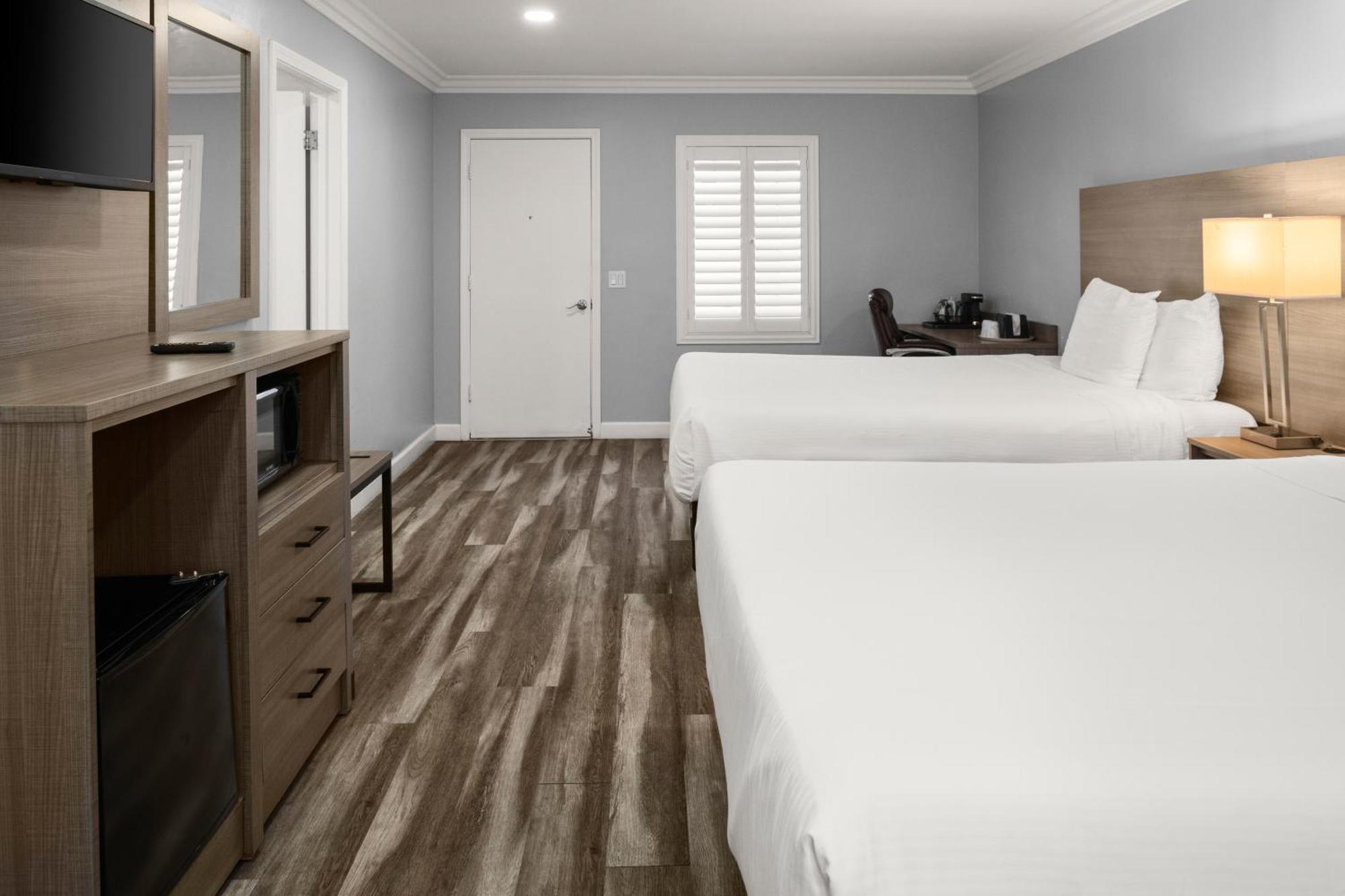 Queen Room with Two Queen Beds,1765215051:JPEG
